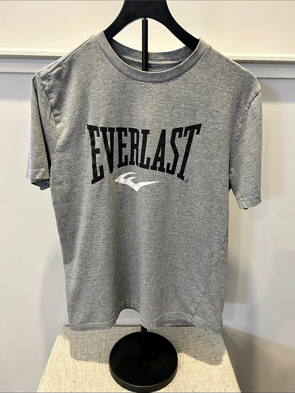 Everlast Short Sleeve Tee in Gray Size Medium